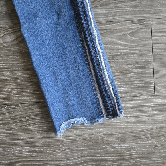 🌟Price Drop 🌟 Blue Straight Leg Jeans with Frayed Detail - Picture 5 of 5